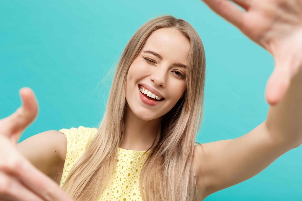 Apparecchio trasparente e denti storti